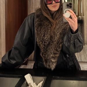 Vintage PD Furs black leather jacket w/fur collar & cinched waist in EUC